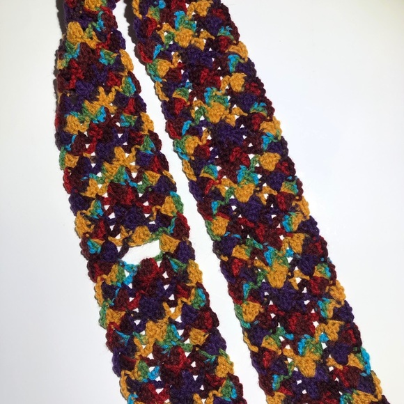 Neck warmer scarf Fastens through hole in scarf - Picture 3 of 4